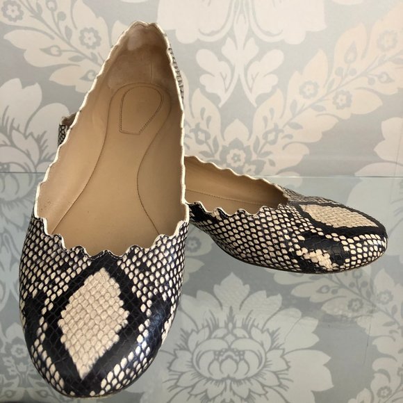 scalloped edge ballet flats